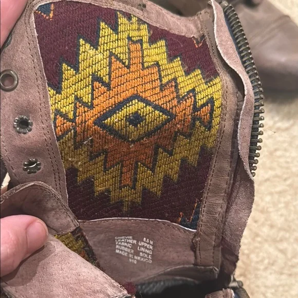 Women’s Steve Madden Brown Military Boots with Patterned Interior - size 8.5 - Picture 3 of 6